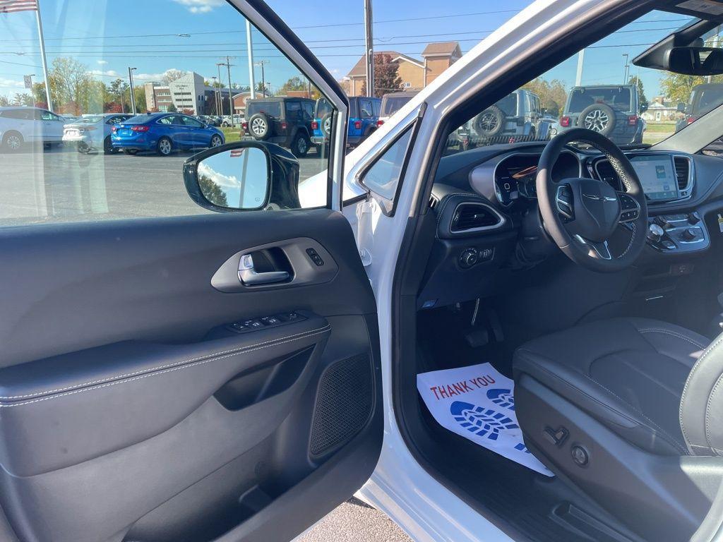 new 2026 Chrysler Pacifica car, priced at $44,115