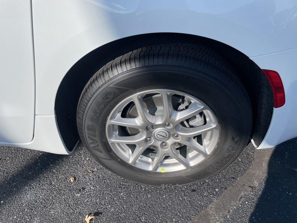 new 2026 Chrysler Pacifica car, priced at $44,115