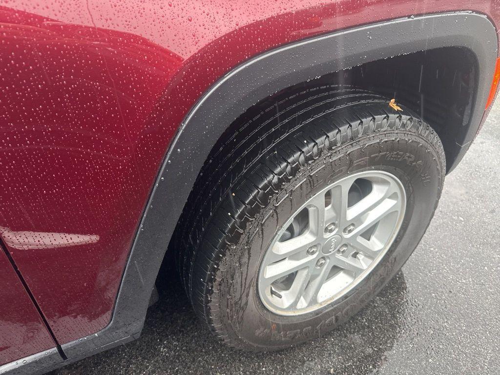 used 2024 Jeep Grand Cherokee car, priced at $28,000