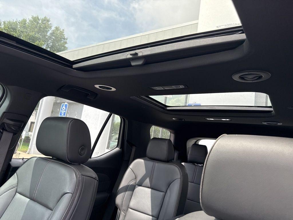 used 2023 Chevrolet Traverse car, priced at $39,888