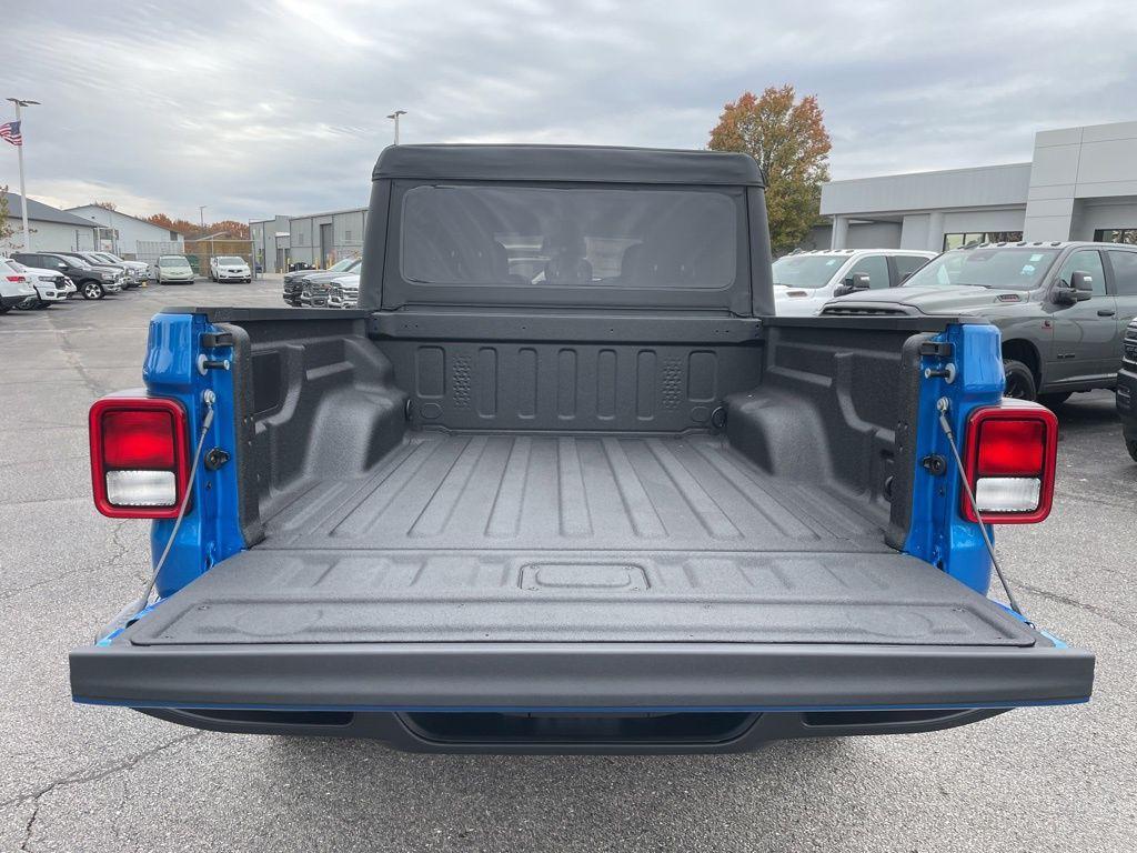 new 2026 Jeep Gladiator car, priced at $49,684