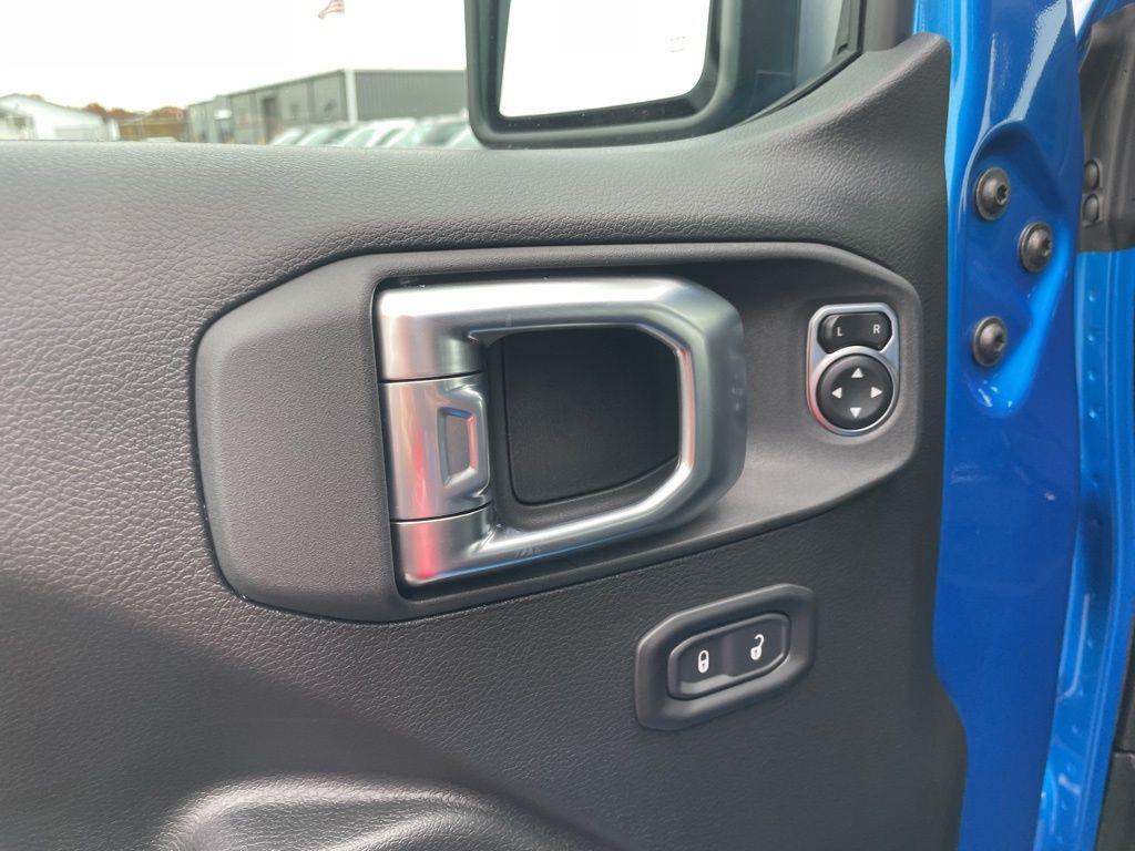 new 2026 Jeep Gladiator car, priced at $49,684