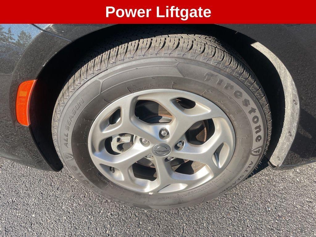 used 2023 Chrysler Pacifica car, priced at $28,166