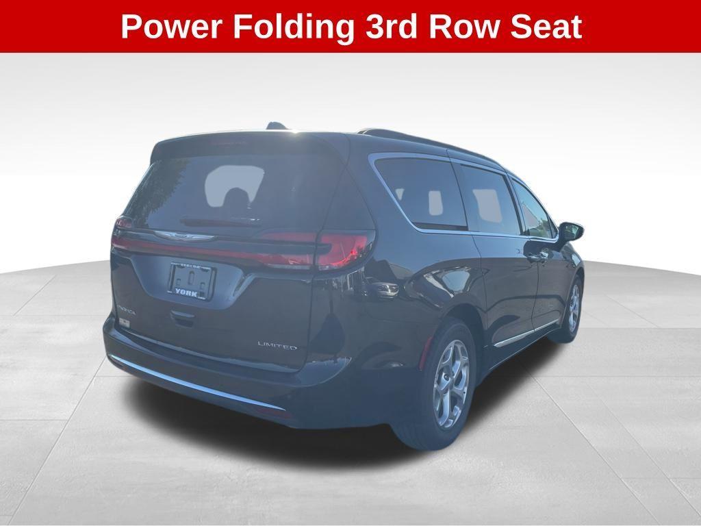 used 2023 Chrysler Pacifica car, priced at $28,166
