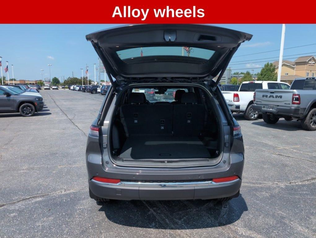 new 2025 Jeep Grand Cherokee car, priced at $40,408
