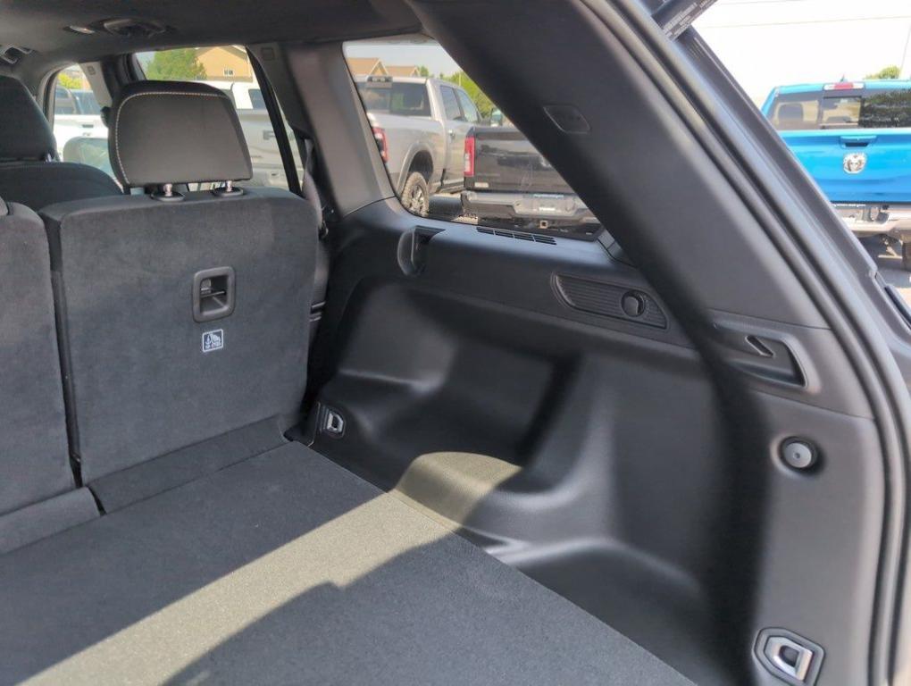 new 2025 Jeep Grand Cherokee car, priced at $40,408