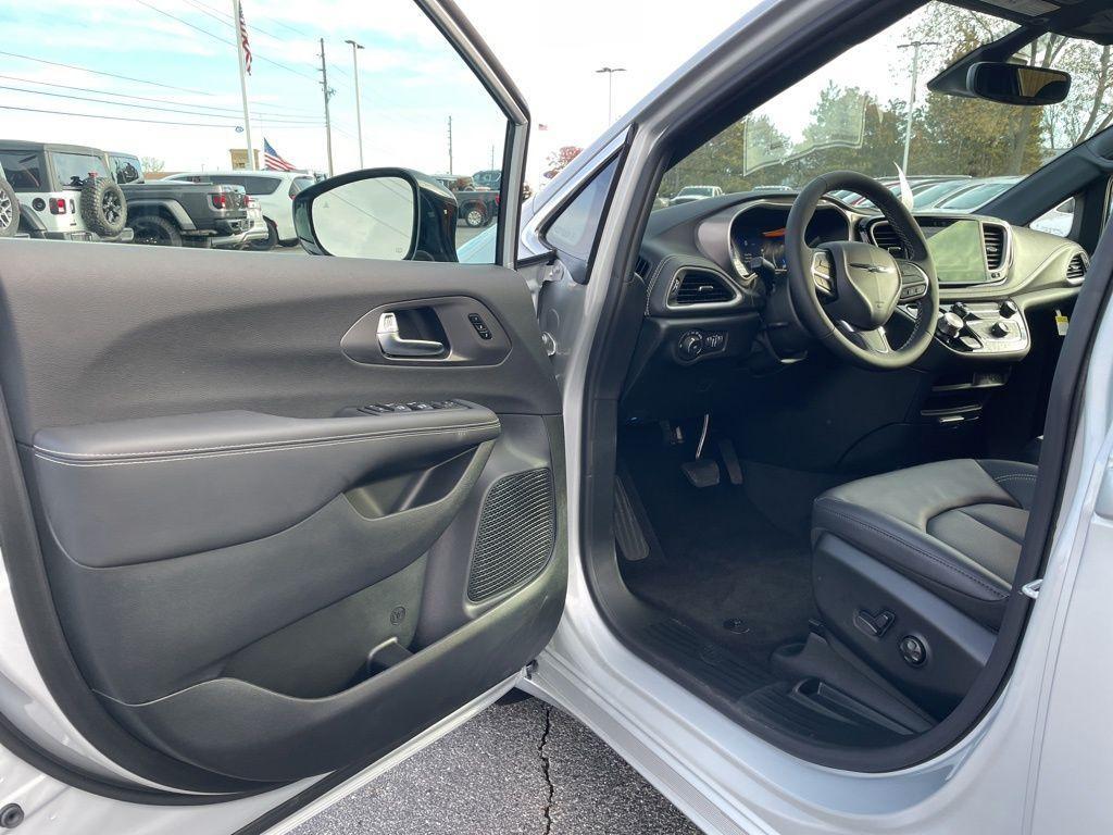 new 2026 Chrysler Pacifica car, priced at $47,995