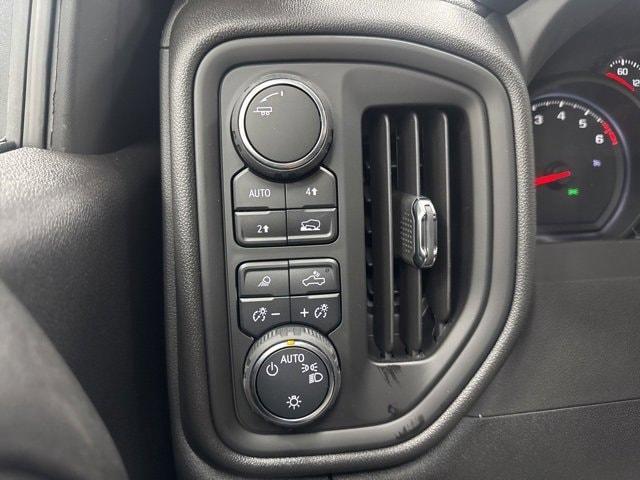 new 2025 Chevrolet Silverado 1500 car, priced at $40,424