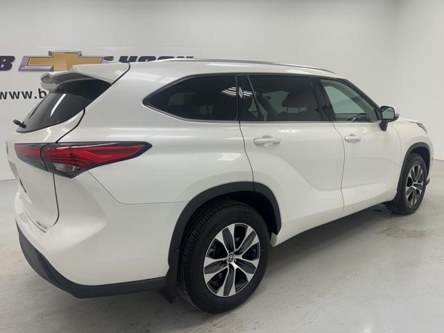 used 2021 Toyota Highlander car, priced at $38,350