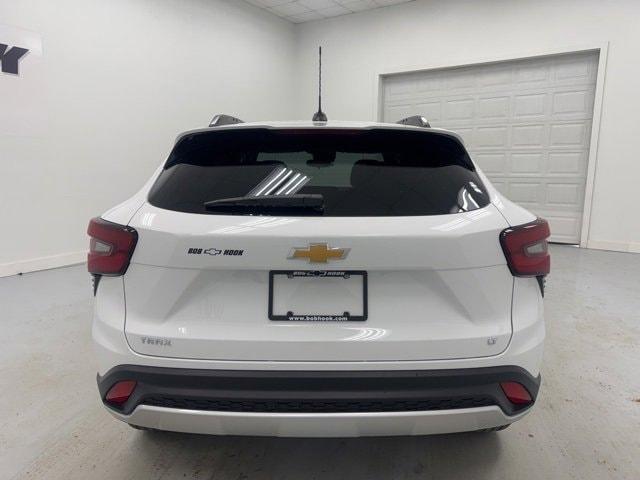 new 2025 Chevrolet Trax car, priced at $24,680