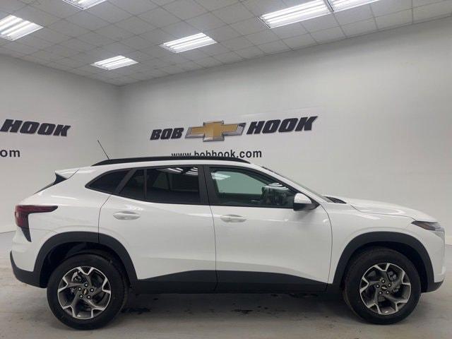 new 2025 Chevrolet Trax car, priced at $24,680