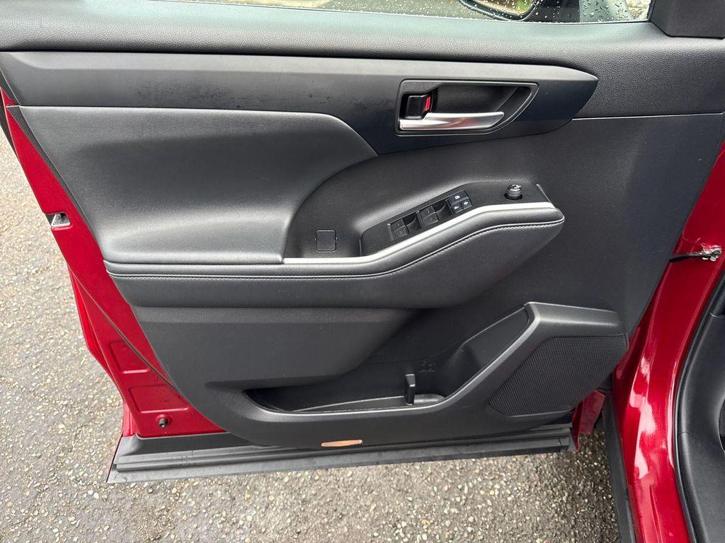 used 2022 Toyota Highlander car, priced at $30,800