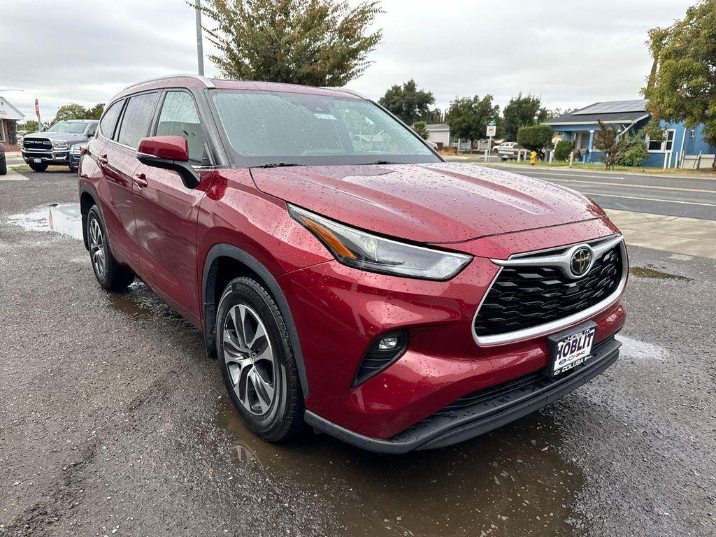 used 2022 Toyota Highlander car, priced at $30,800