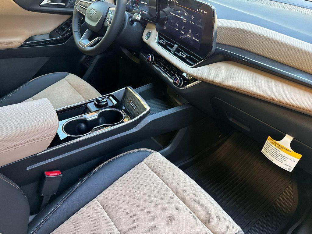 new 2026 Chevrolet Equinox car, priced at $33,215