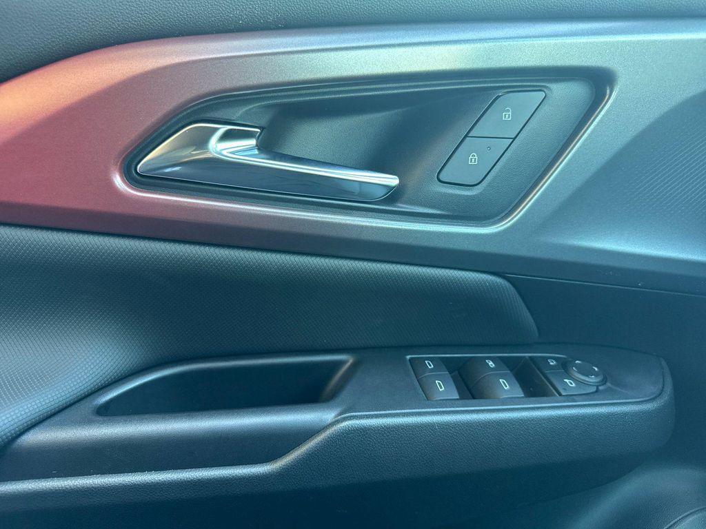 new 2025 Chevrolet Equinox EV car, priced at $33,550