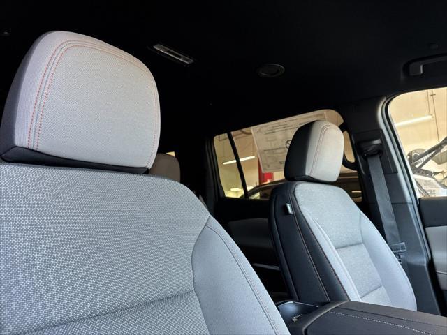 new 2025 Chevrolet Traverse car