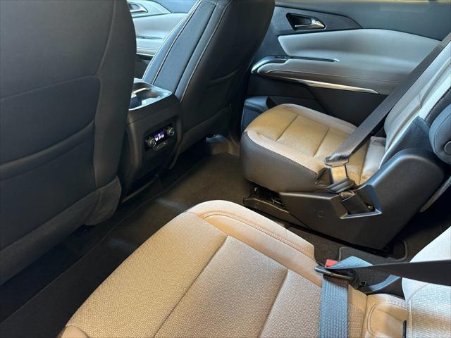 new 2025 Chevrolet Traverse car
