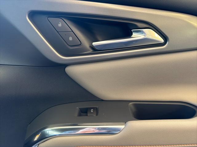 new 2025 Chevrolet Traverse car