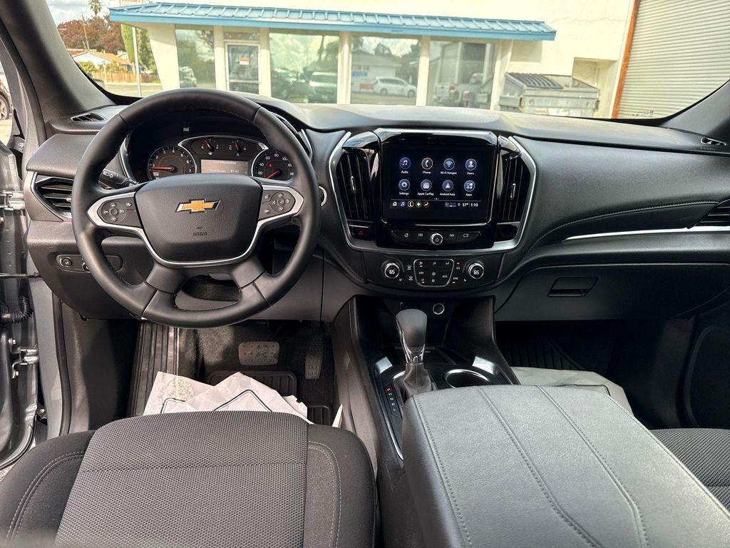 used 2023 Chevrolet Traverse car, priced at $32,000