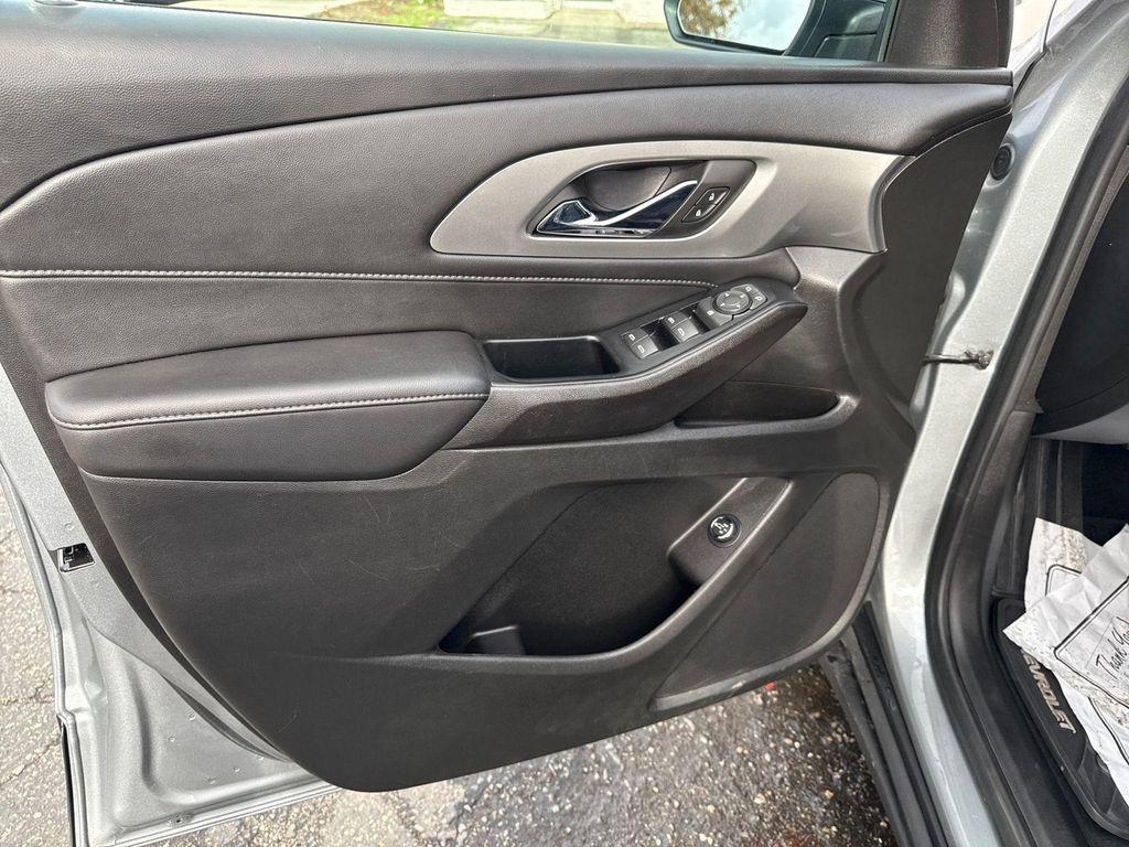 used 2023 Chevrolet Traverse car, priced at $32,000