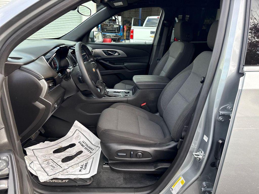 used 2023 Chevrolet Traverse car, priced at $32,000