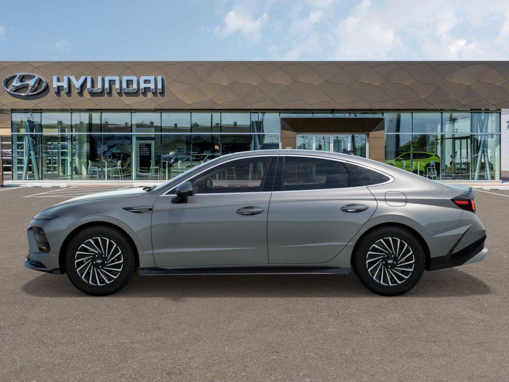 new 2025 Hyundai Sonata Hybrid car, priced at $34,385