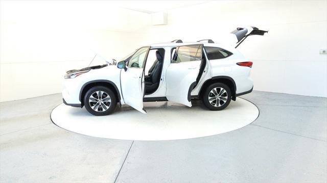 used 2022 Toyota Highlander car, priced at $35,395