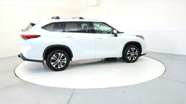 used 2022 Toyota Highlander car, priced at $35,395