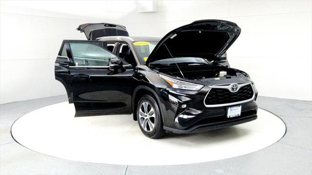used 2022 Toyota Highlander car, priced at $37,985