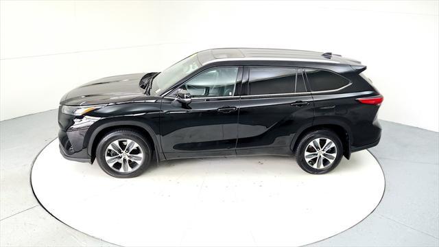 used 2022 Toyota Highlander car, priced at $37,985