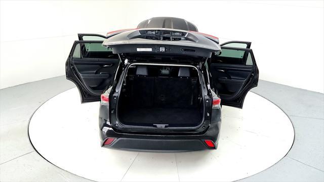 used 2022 Toyota Highlander car, priced at $37,985