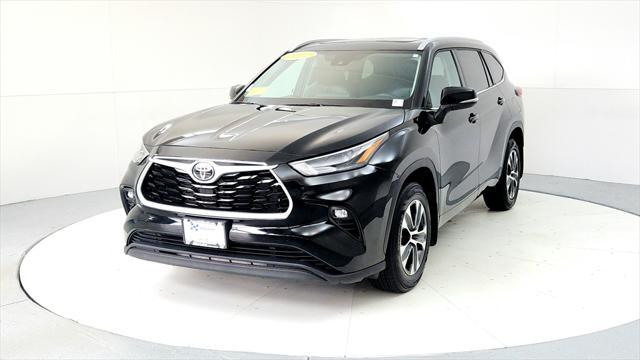 used 2022 Toyota Highlander car, priced at $37,985