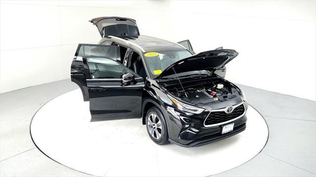 used 2022 Toyota Highlander car, priced at $37,985