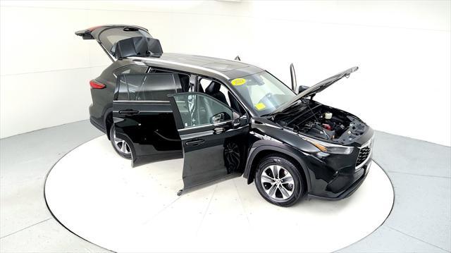 used 2022 Toyota Highlander car, priced at $37,985