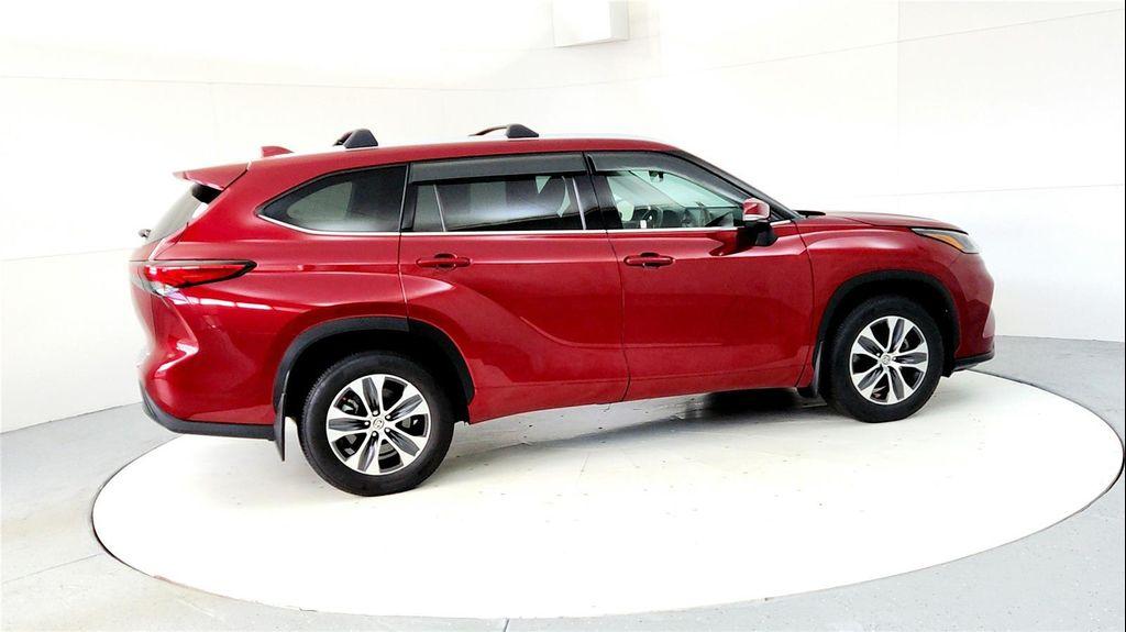 used 2022 Toyota Highlander car, priced at $35,985