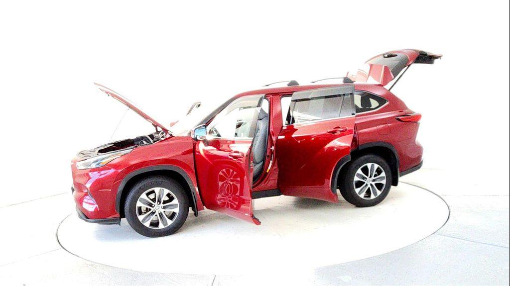 used 2022 Toyota Highlander car, priced at $35,985