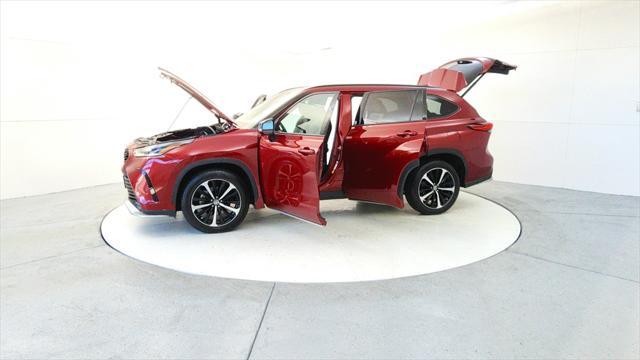 used 2021 Toyota Highlander car, priced at $35,295