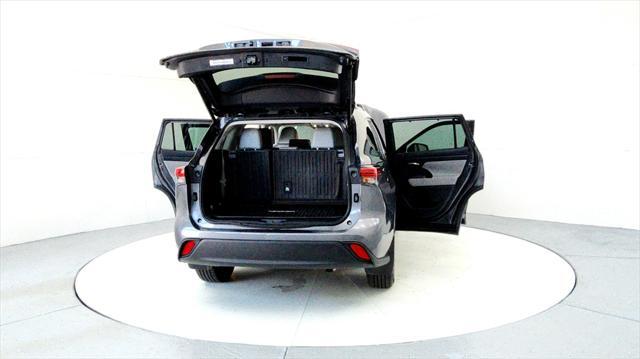 used 2021 Toyota Highlander car, priced at $30,985