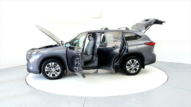 used 2021 Toyota Highlander car, priced at $30,985