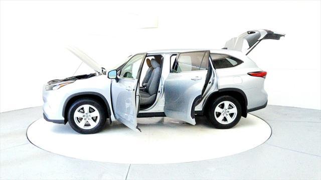 used 2022 Toyota Highlander car, priced at $35,495