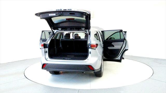 used 2022 Toyota Highlander car, priced at $35,495