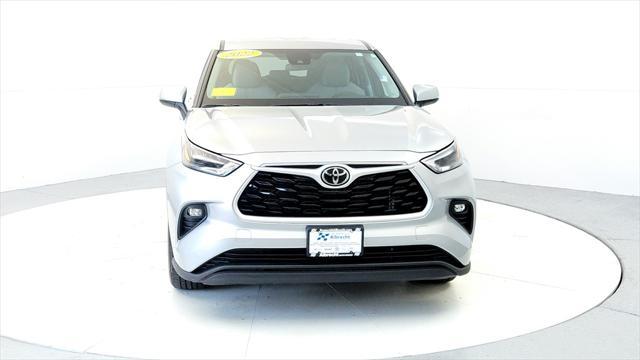 used 2022 Toyota Highlander car, priced at $35,495