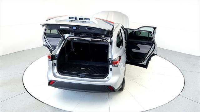 used 2022 Toyota Highlander car, priced at $35,495