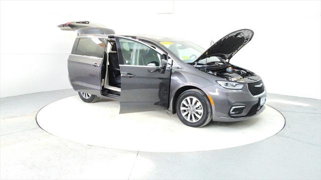 used 2022 Chrysler Pacifica Hybrid car, priced at $29,985