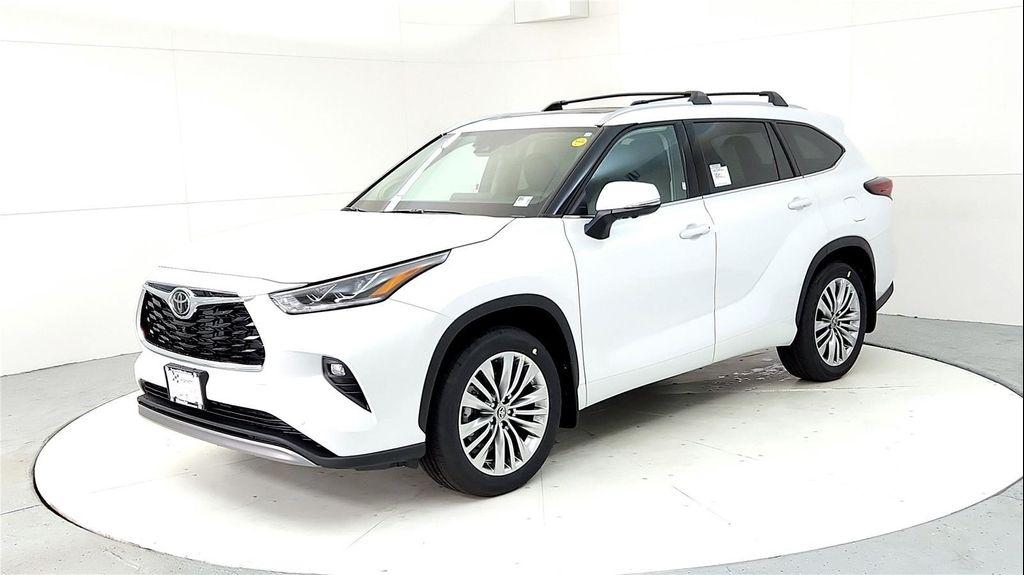 new 2025 Toyota Highlander car, priced at $55,772
