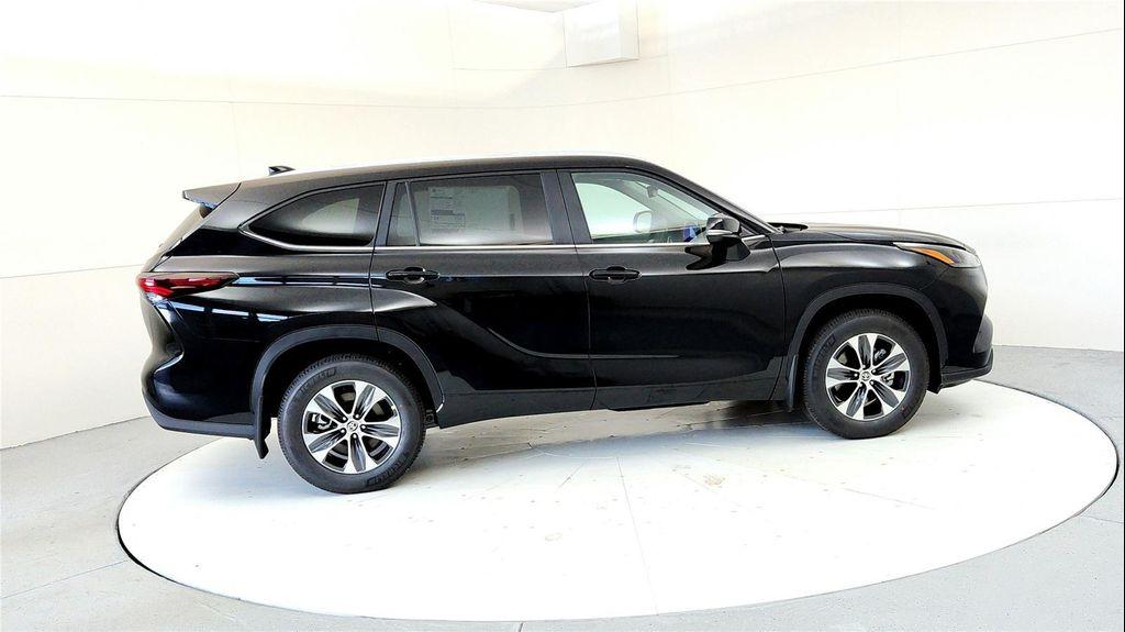 new 2025 Toyota Highlander car, priced at $47,338