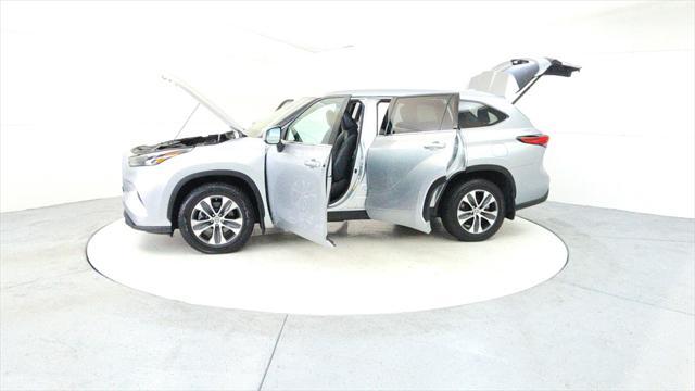 used 2022 Toyota Highlander Hybrid car, priced at $34,985