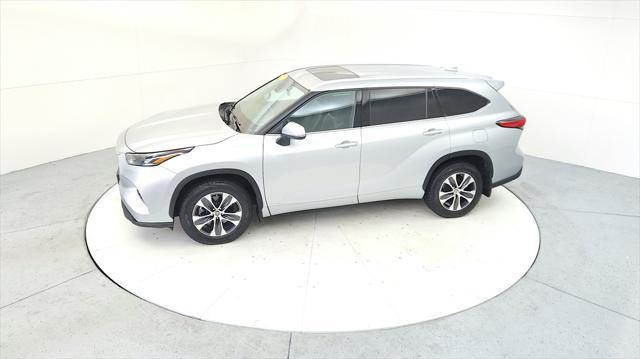 used 2022 Toyota Highlander Hybrid car, priced at $34,985