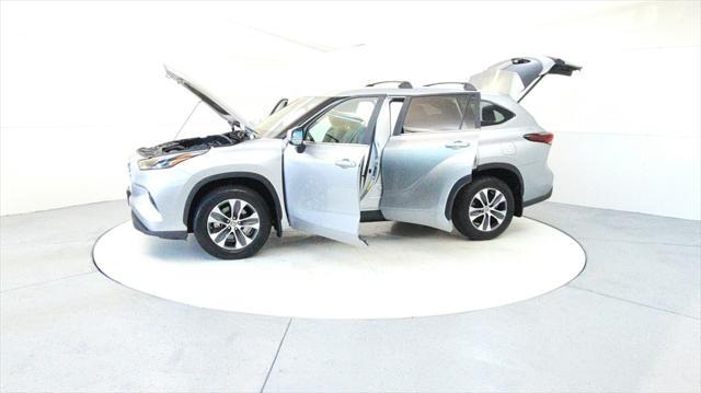 used 2024 Toyota Highlander car, priced at $42,985