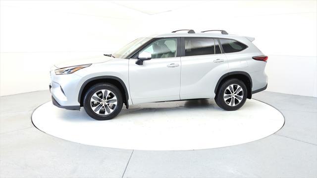 used 2024 Toyota Highlander car, priced at $42,985